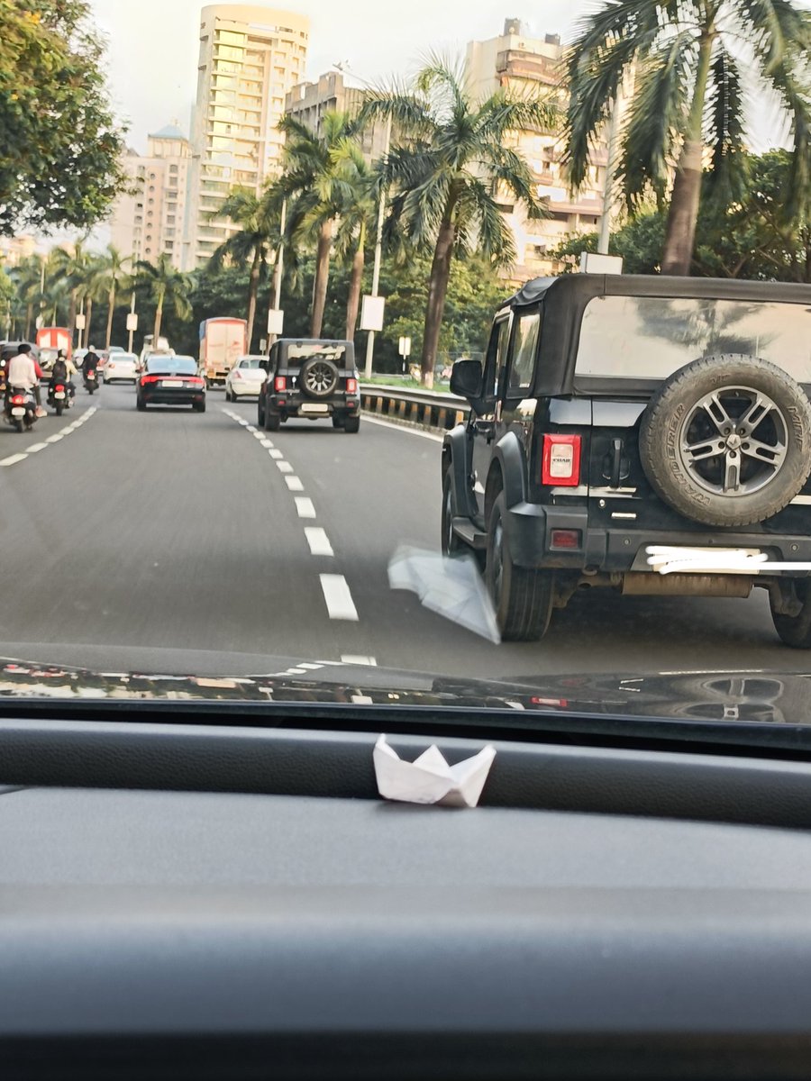 nitinchabria's tweet photo. In a sea 🏖️ of Vehicles for sure #Mahindra Rules the Roads

Pic taken from inside an #xuv700

Congratulations #anandmahindra and team for the launch of #TharROXX. 

Soon we will see an Ocean 🌊 of 🤘🤘#TharROXX 🤘🤘
#navimumbai #mahindrathar #liveyounglivefree https://t.co/FNl3cL6xSI