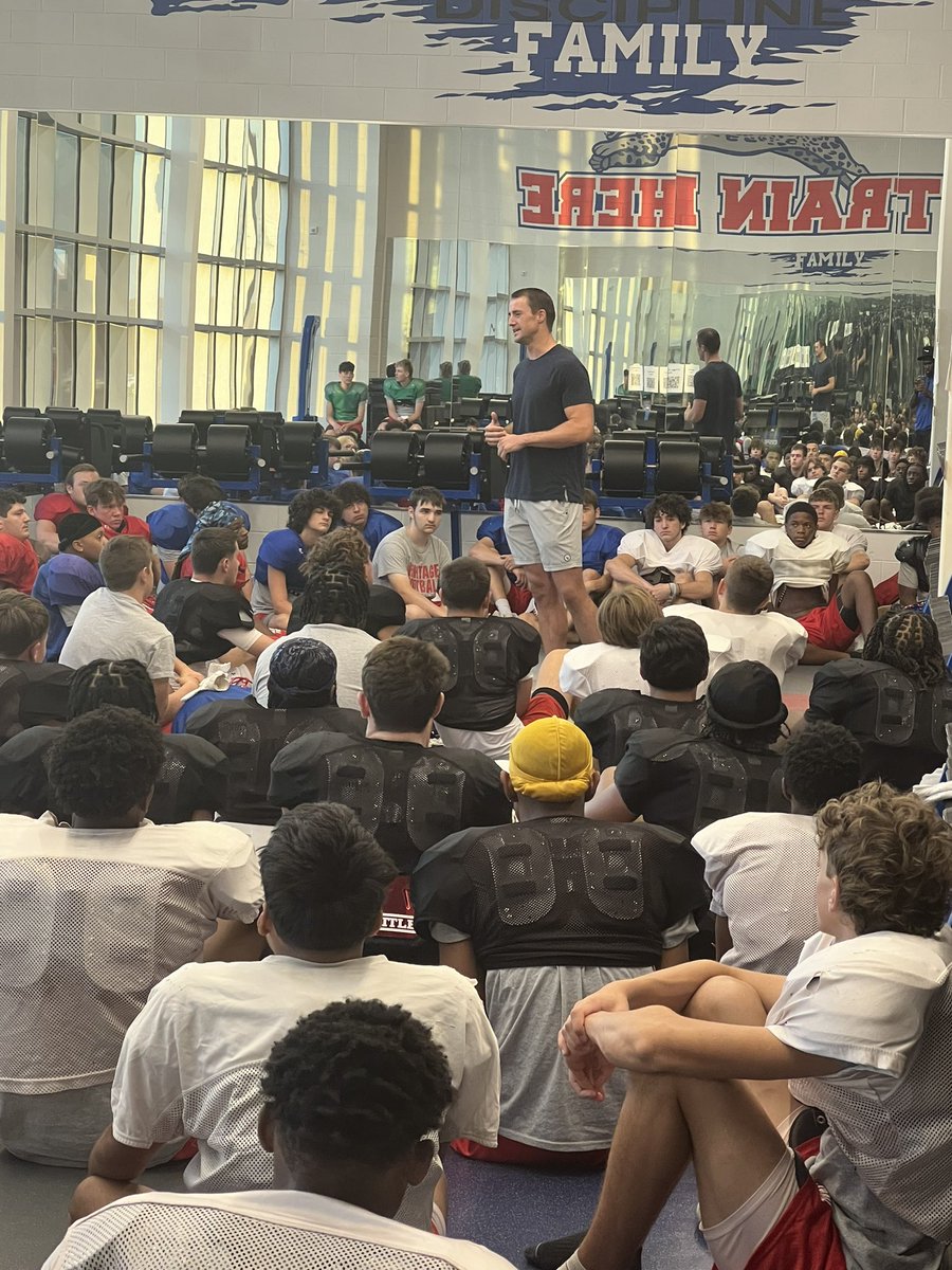 Heritage Football (@heritageftball) on Twitter photo Special thanks to retired 11yr veteran <a href="/CodyDavis/">Cody Davis</a> for coming in this morning to speak to our guys! #FIGHT #MOB #GD2BAJ Special thanks to retired 11yr veteran <a href="/CodyDavis/">Cody Davis</a> for coming in this morning to speak to our guys! #FIGHT #MOB #GD2BAJ