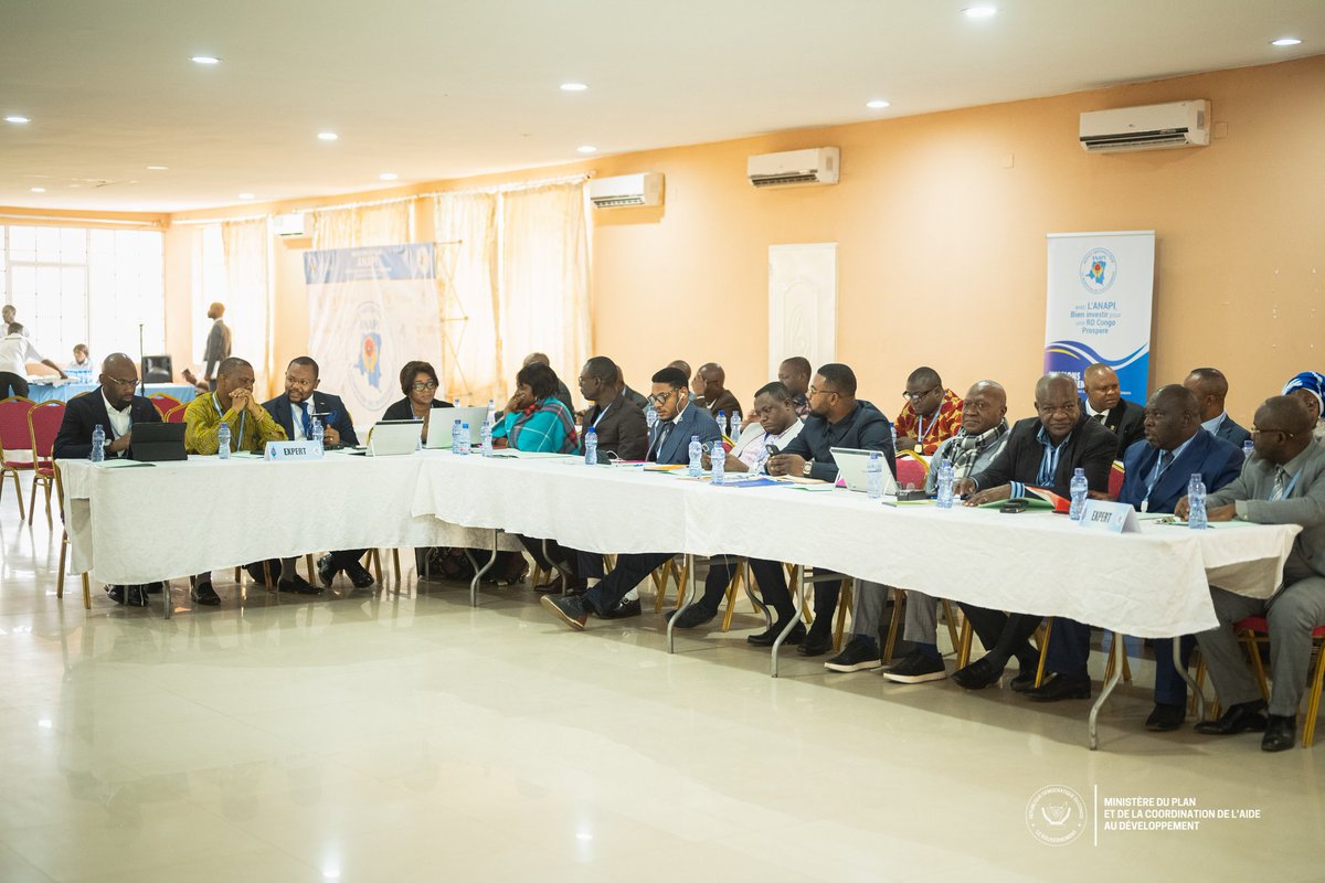 PlanRdc's tweet image. 15.08.2024 | Kisantu-RDC
#Anapi #ClimatDesAffaires
Le VPM @guylainnyembo_ a procédé au lancement ce jeudi à Mbuela Lodge, Kisantu, Province du Kongo Central, des travaux du Groupe Technique d’Experts sectoriels sur le Climat des Affaires.

Ces travaux ont pour objectif d’évaluer