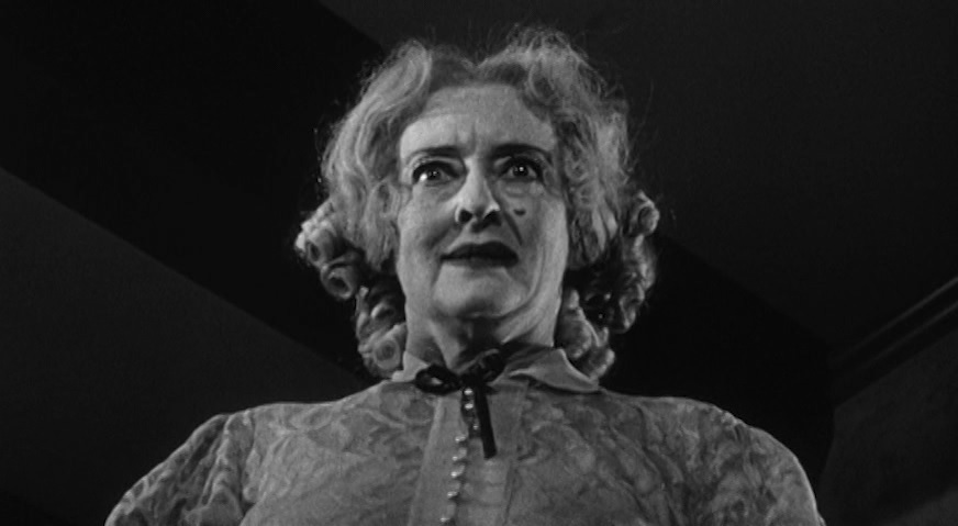 Signal9J's tweet photo. #ババア無しでは成り立たない映画 
"What Ever Happened to Baby Jane?"(62)。「何がジェーンに起ったか?」
俺的ホラー映画ベストテン入り。
主演のベティ・デイヴィスとジョーン・クロフォードは犬猿の仲で、撮影中お互いに嫌がらせしまくりだった結果、作品は高い評価を受けているという皮肉www https://t.co/YEcXvydXL6