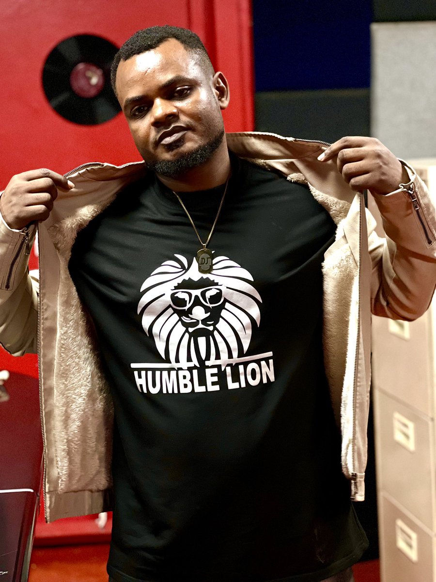 882SanyuFM's tweet photo. Turn that speaker up ๐ and get rolling with @gero_humblelion on the #SanyuFMDriveShow | #HitMixAt6 ๐ฅ https://t.co/N6Fddux1TG