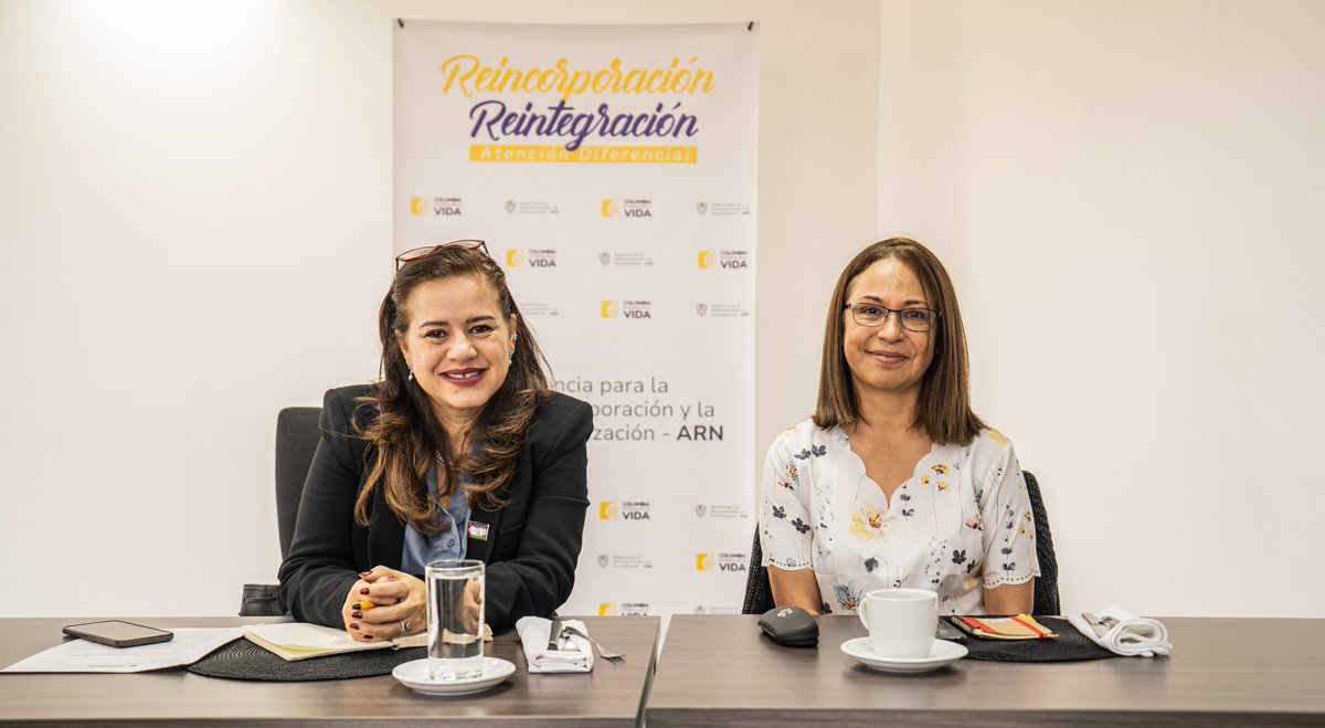 ARNColombia's tweet photo. #AEstaHora 🕒 ¡La paz 🕊 se construye entre todas y todos! ✨ 
Con el liderazgo de @AlejaMillerR, directora general de la @ARNColombia, se realiza un diálogo 🤝 con representantes de Organizaciones de la Sociedad Civil Internacional 🌍, en el marco del @espaciopazencol. https://t.co/57Um8schn5
