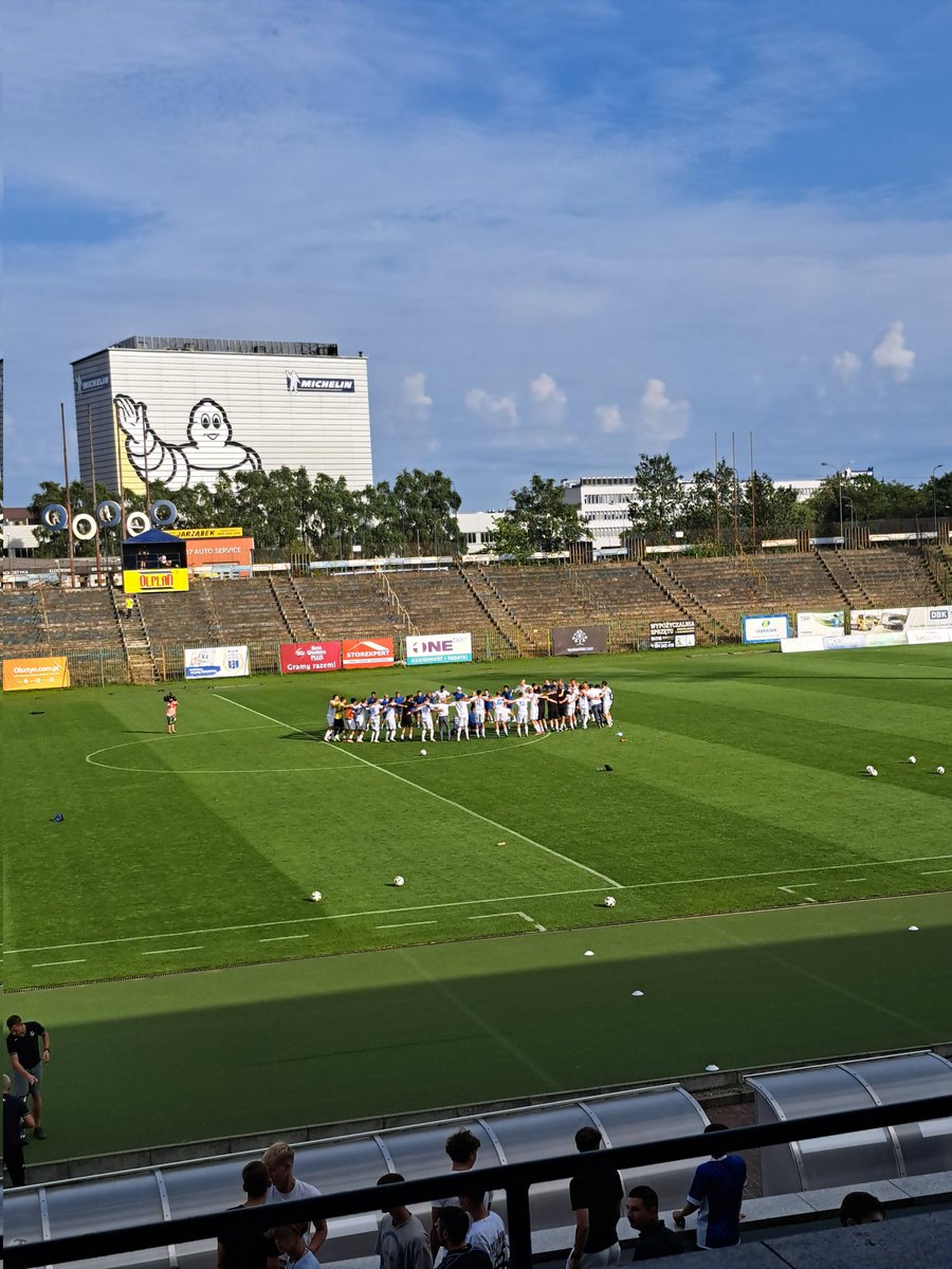 PajakBartek's tweet photo. Bardzo dobry występ @StomilOlsztynSA przy Piłsudskiego. „Duma Warmii” pokonała @Warta_Sieradz 4:1 w meczu 3. kolejki Betclic 3 Ligi (gr. I). W drugiej połowie dublet zanotował Tamaz Babunadze, a jedno trafienie dorzucił Jakub Fronczak. Dla gości trafił Mateusz Popczyk ⚽️
#STOWAR https://t.co/z0JyLCPSqV