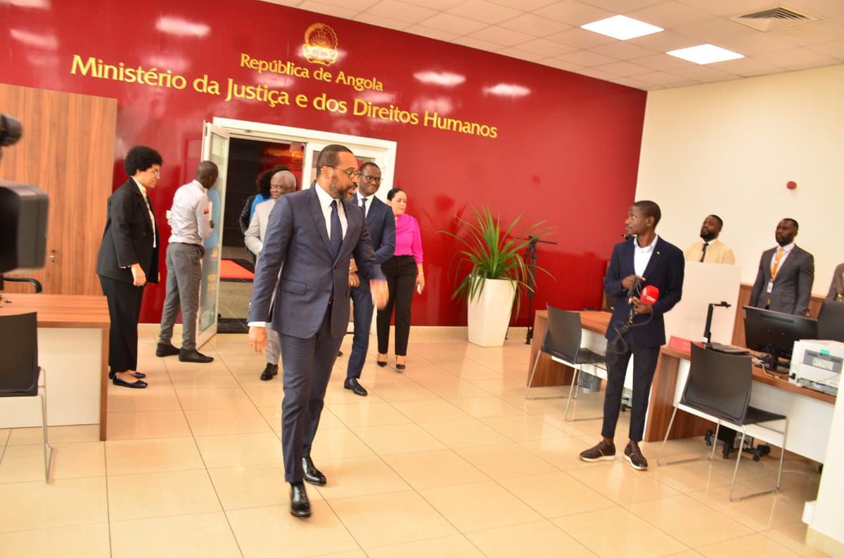 Abrimos hoje o novo Serviço de Identificação na Nova Marginal de Luanda para substituir o Posto da Ilha
O novo serviço reflecte o padrão que estamos a implementar no sector. Um padrão de qualidade, excelência, eficiência e de melhor servir o cidadão 
VIVA ANGOLA
#tafalartafazer