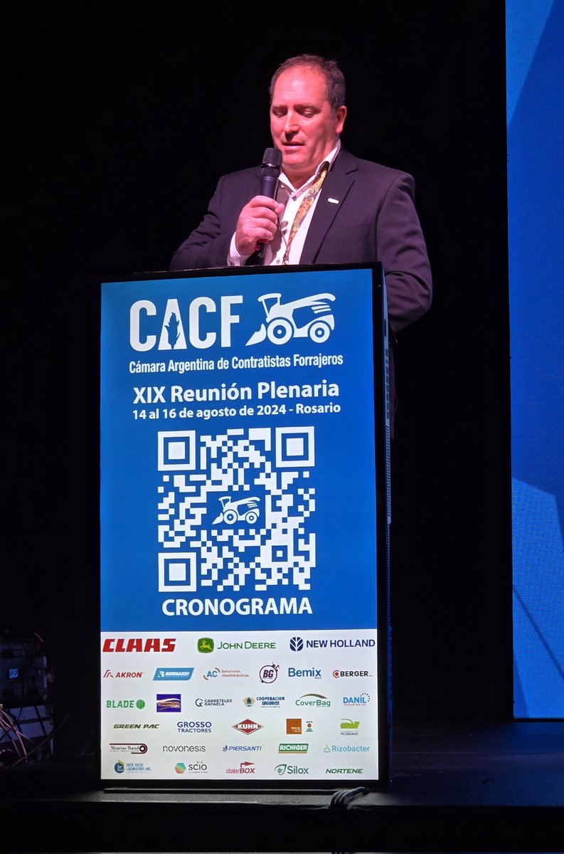 #CACF el presidente de la cámara les da la bienvenida