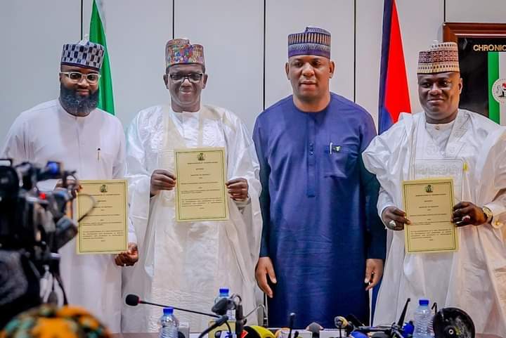 Bellomatawalle1's tweet photo. Yesterday, we took a major step towards defense self-sufficiency by signing a Memorandum of Understanding and a joint venture agreement between the Ministry of Defence, DICON, and NASENI to begin local ammunition production. This partnership aims to reduce reliance on foreign sources, boost military readiness, create jobs, and strengthen Nigeria's defense industry. This initiative supports the Federal Government's Renewed Hope Agenda for industrial growth, technological innovation, and enhanced national security.
#StrongerTogether 🇳🇬