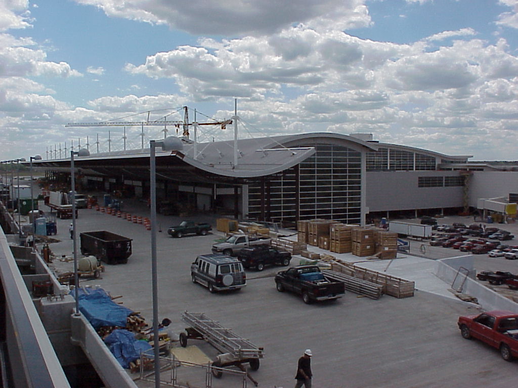 DTWeetin's tweet photo. It's #ThrowbackThursday! For the next few weeks, we'll take a look back photos of McNamara Terminal construction from more than 20 years ago.
#flyDTW https://t.co/ByYid0OcLH