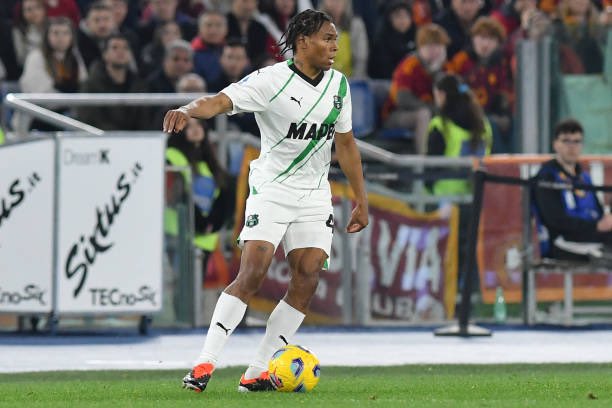 centralom_'s tweet photo. 🚨L’OM a formulé une offre de transfert à Sassuolo pour Armand Lauriente 🇫🇷 à hauteur de 12M€ (+bonus).

Le club italien espèrerait toucher au moins 16M€ pour lâcher son ailier.
(@AlfredoPedulla)

#MercatOM | #TeamOM https://t.co/D5x9w25ahW