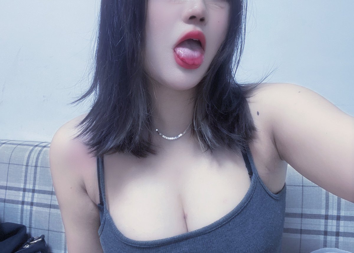 BondDevyn35653's tweet photo. 把我借給你一天  你會對我做什麼事情  哈哈
#人妻 
#人妻 
#漏出 
#足交 
#美腿 
#絲襪 
#安排約會 
#了解更多可先私訊小盒子 
#轉推跟隨享有約會福利 https://t.co/gEYTT1Fxh2