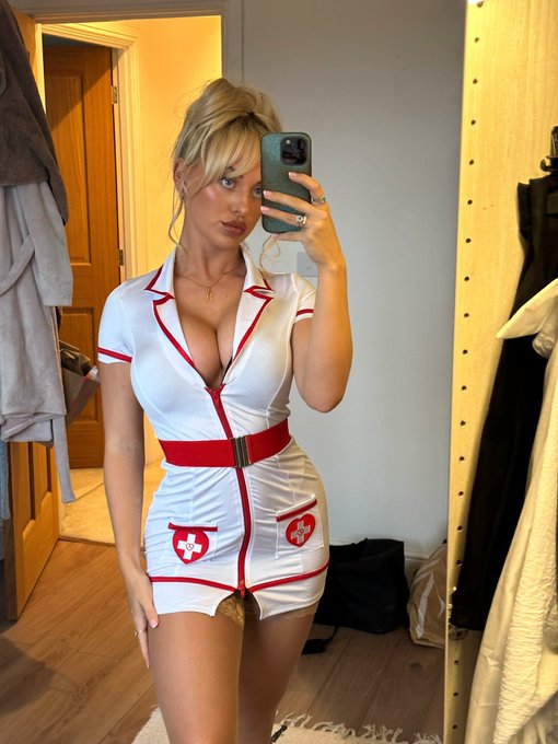 Watch Rhiannon Blue's leaked NSFW photo on TwXstars