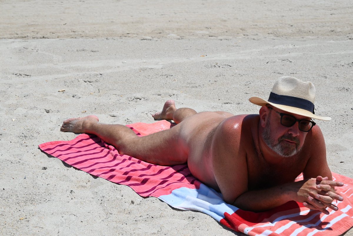 mrin407's tweet photo. Nude beach https://t.co/Dm16qZWRO7