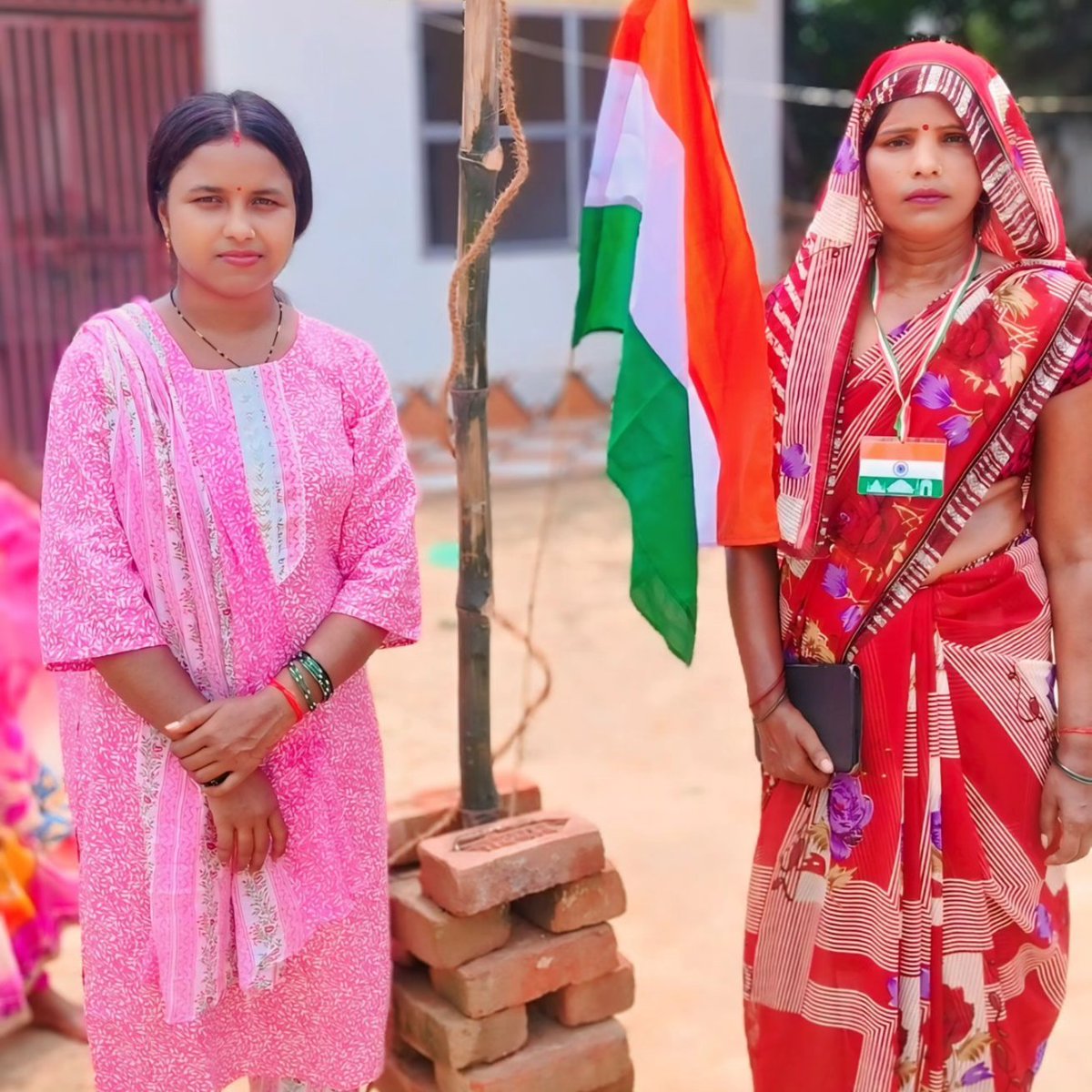 AnkitaPatelAS's tweet photo. दे सलामी इस तिरंगे को*
*जिस से तेरी शान है,*
*सिर हमेशा उंचा रखना इसका*
*जब तक दिल में जान है।।*
78 वें स्वतंत्रता दिवस की आप सभी को असीम शुभकामनाएं। आइये देश के लिए अपना सर्वस्व अर्पण करने वाले वीर शहीदों का नमन करें।#HappyIndependenceDay
@AnupriyaSPatel @KKPatelAD @Mlarajkumar https://t.co/dtRif0UN6y