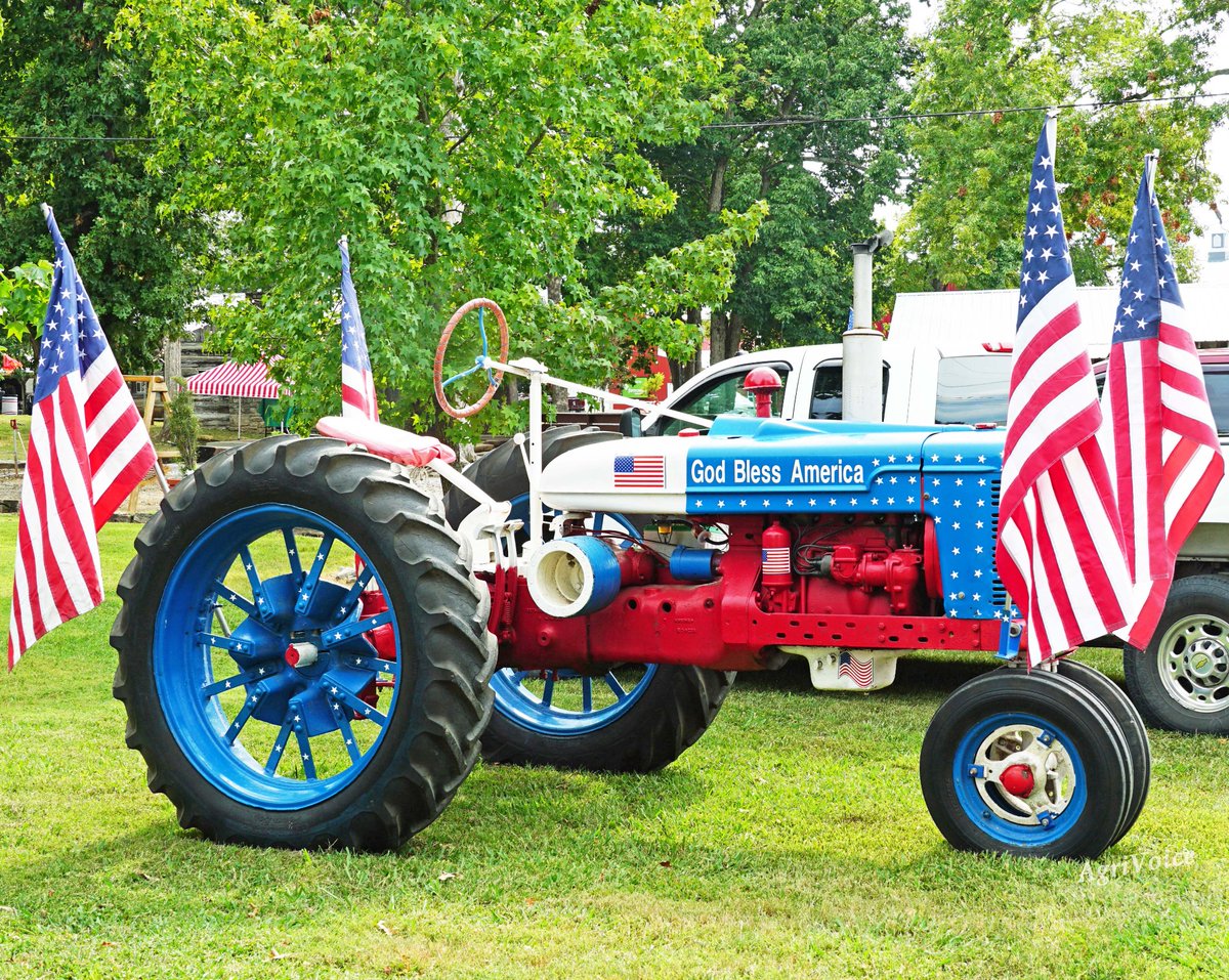 foodsheds's tweet photo. Headed to the @TNStateFair in Lebanon? Be sure to look up this #GodBlessAmerica branded #OldIron gem! (near entrance & General Store of the Fiddler's Grove area). No signage for story, not sure what brand, but maybe @MachineryPete could help? https://t.co/1P3NW2i9bZ