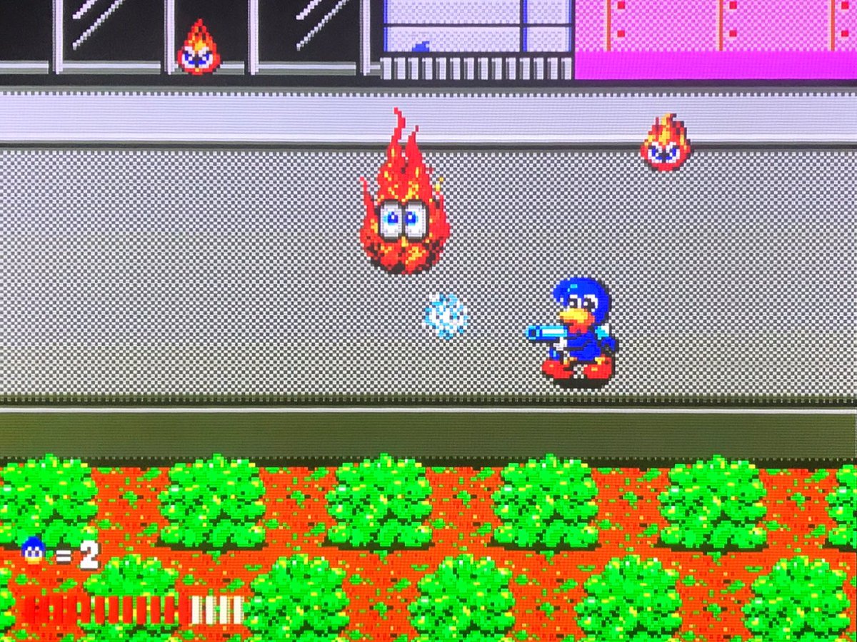 sekiro_51's tweet image. 海外マスターシステムのセガ ダイナマイトダックス💣拾った武器は弾数制限あり💥アケ版は左下に残弾が表示されたけど本作では省略😅中ボスの炎には水鉄砲🔫射程が長いライフルはボス戦まで温存したい🪨次の面へ向かう回転する雲はちょい少ないけどアケ版を再現☁️
#segamastersystem 
#DynamiteDux #sms