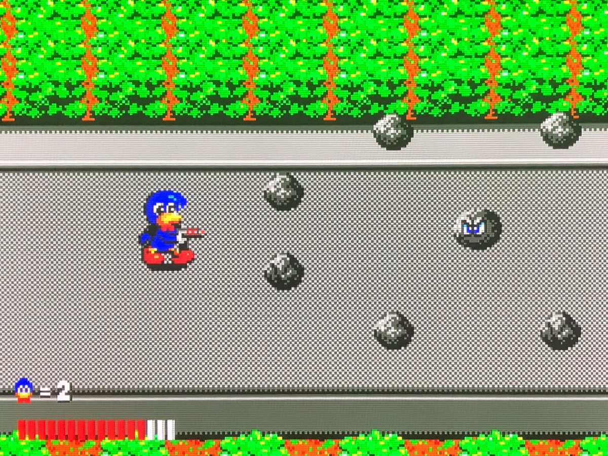 sekiro_51's tweet image. 海外マスターシステムのセガ ダイナマイトダックス💣拾った武器は弾数制限あり💥アケ版は左下に残弾が表示されたけど本作では省略😅中ボスの炎には水鉄砲🔫射程が長いライフルはボス戦まで温存したい🪨次の面へ向かう回転する雲はちょい少ないけどアケ版を再現☁️
#segamastersystem 
#DynamiteDux #sms