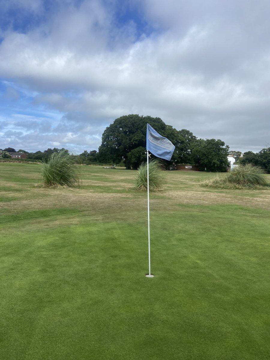 GolfStarcross's tweet photo. It’s turning out to be a beautiful afternoon and the course is starting to brown up 😍 the greens are rolling beautifully &amp; are pretty quick! 9 holes &amp; a pint £10 🍺⛳️ https://t.co/ZPHuqFdqn6