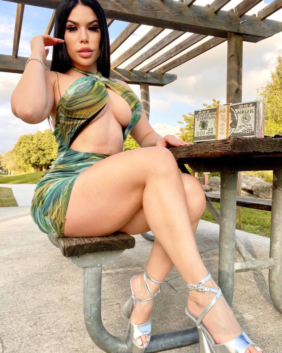 PriscillaFan's tweet image. Here to brighten your day! 😊 Check my bio. #bestday #thursday #today