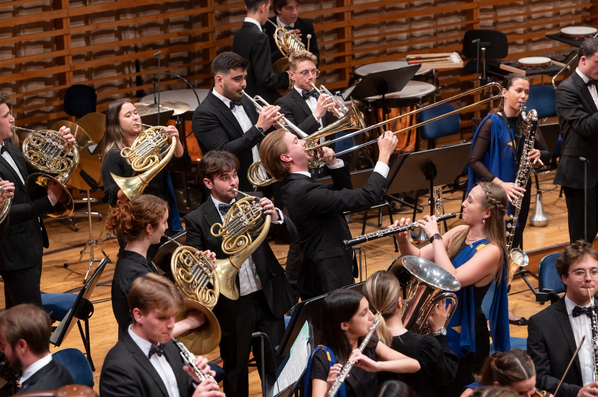 LucerneFestival's tweet photo. We could not have hoped for a more joyful continuation of our #MusicForFuture series than with yesterday's concert of the @EUYOtweets, @NosedaG, and Nicolas Altstaedt.

Photos © Priska Ketterer / Lucerne Festival https://t.co/WzKHItTvIm