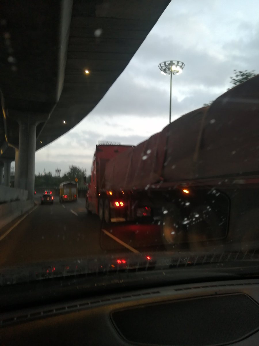 AAlexxtremo's tweet photo. @889Noticias @adn40 @OVIALCDMX @Carloszup
Otra más de traileros y camioneros en carriles centrales de Periférico, así de sur a norte en este momento yblas autoridades ausentes https://t.co/DFpRGu1MFE