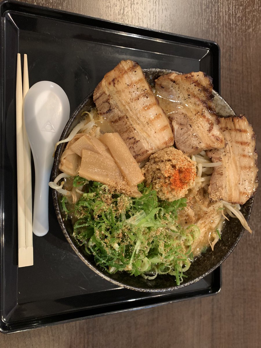 #麺乱我心 完全閉店までに今一度来た！
濃厚海老が美味しすぎて別メニューを中々注文出来なかったけど
仙台味噌ラーメン 大盛り 焼豚追加
美味しく頂きました😋
真ん中のひき肉を溶かすとより美味しくなって2度楽しめました🙏✨
