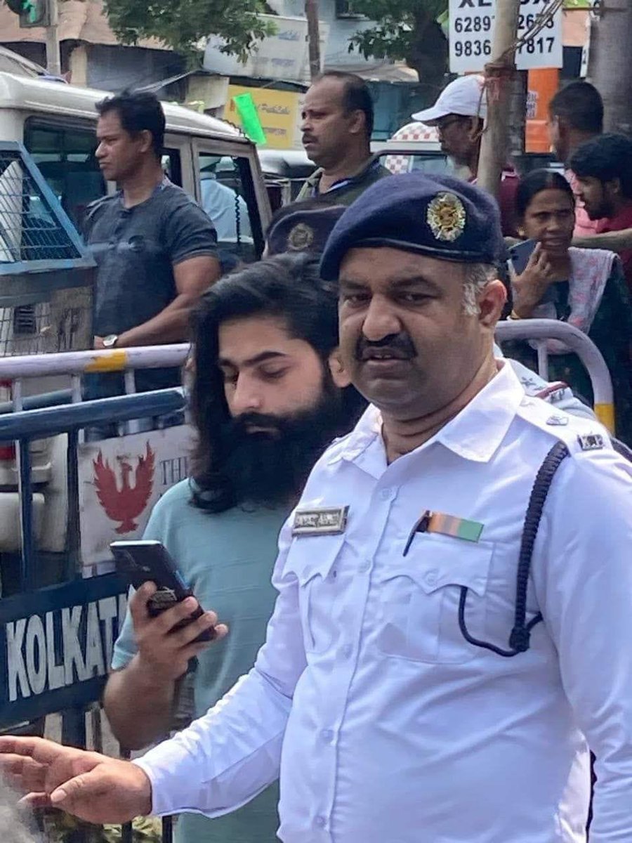 chhuti_is's tweet photo. Will post a series of pictures o#RGKar attack. This is the first. https://t.co/g5iB0GU4LA