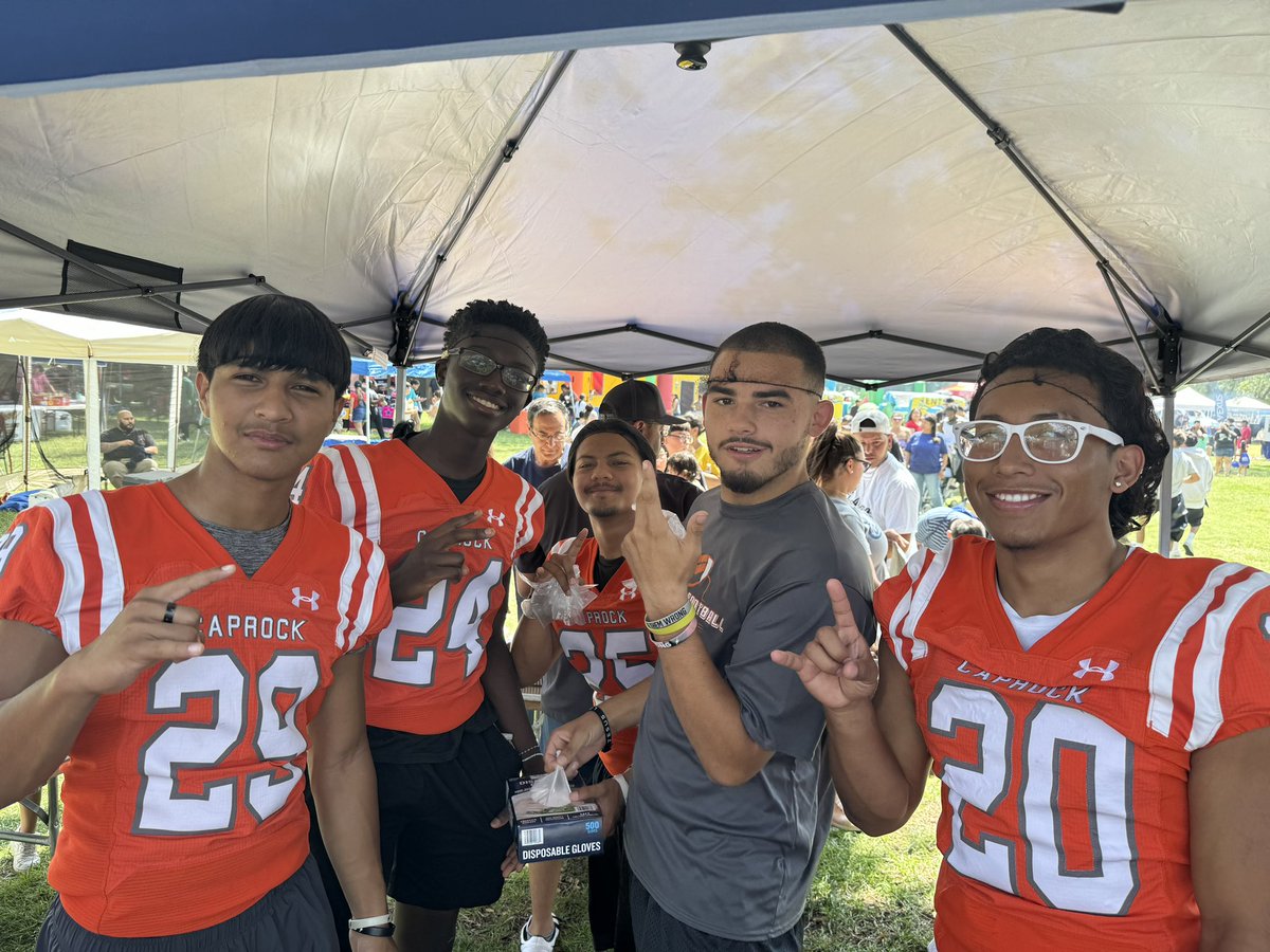 CRockHorns's tweet image. First Day of School! For some last first day… But these boys have been working hard the last 2 weeks and the coaches are proud of them. Academics 1st! Then we will grind on that field! #CROCK #LetsGetRowdy