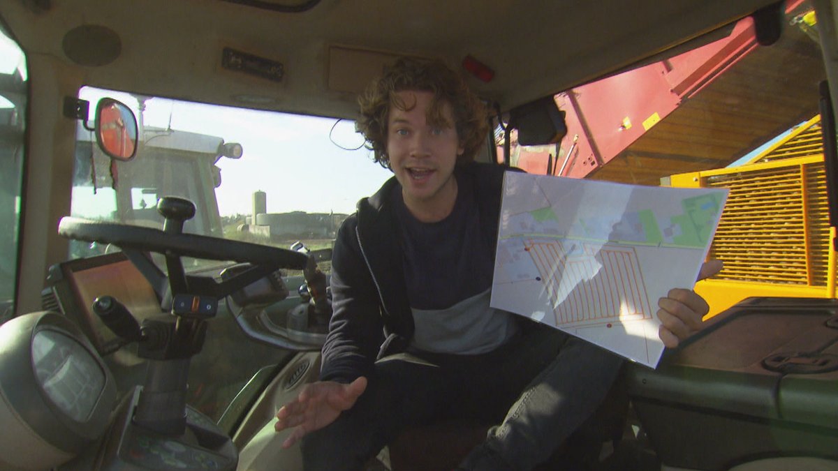 Boer Gert heeft een akkerbouwbedrijf. Eens per jaar rooit hij aardappelen en andere gewassen op zijn land. Dat doet hij op een bijzondere manier, namelijk met allemaal hightech snufjes. Pascal loopt een dagje met hem mee. klokhu.is/akkerbouw