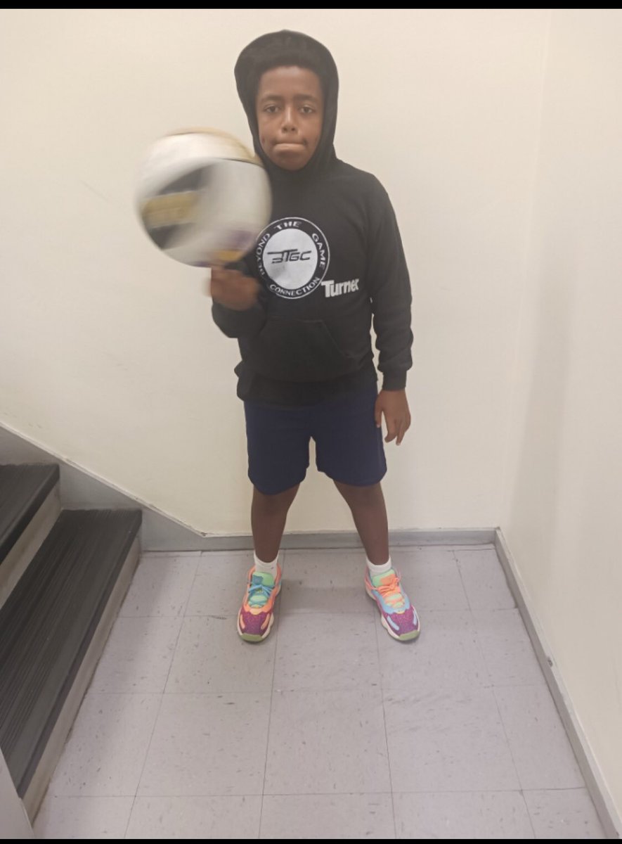 BeyondTheGameC1's tweet image. One of our new  BTGC supporter from Greenwich Ct has donated some Nike sneakers for some of our BTGC kids. We thank you!!
#back2basic
#basketballtraining
#youthdevelopment