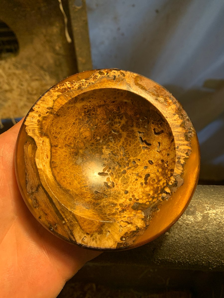 AndyWoodturner's tweet photo. the one that popped into my head...amber. I wanted the tiny, fragile, acacia burr to look like it was trapped in amber...and so...

And I'm going to forgive myself for using resin...'cos it's fucking gorgeous. https://t.co/Z0I8IXtJom