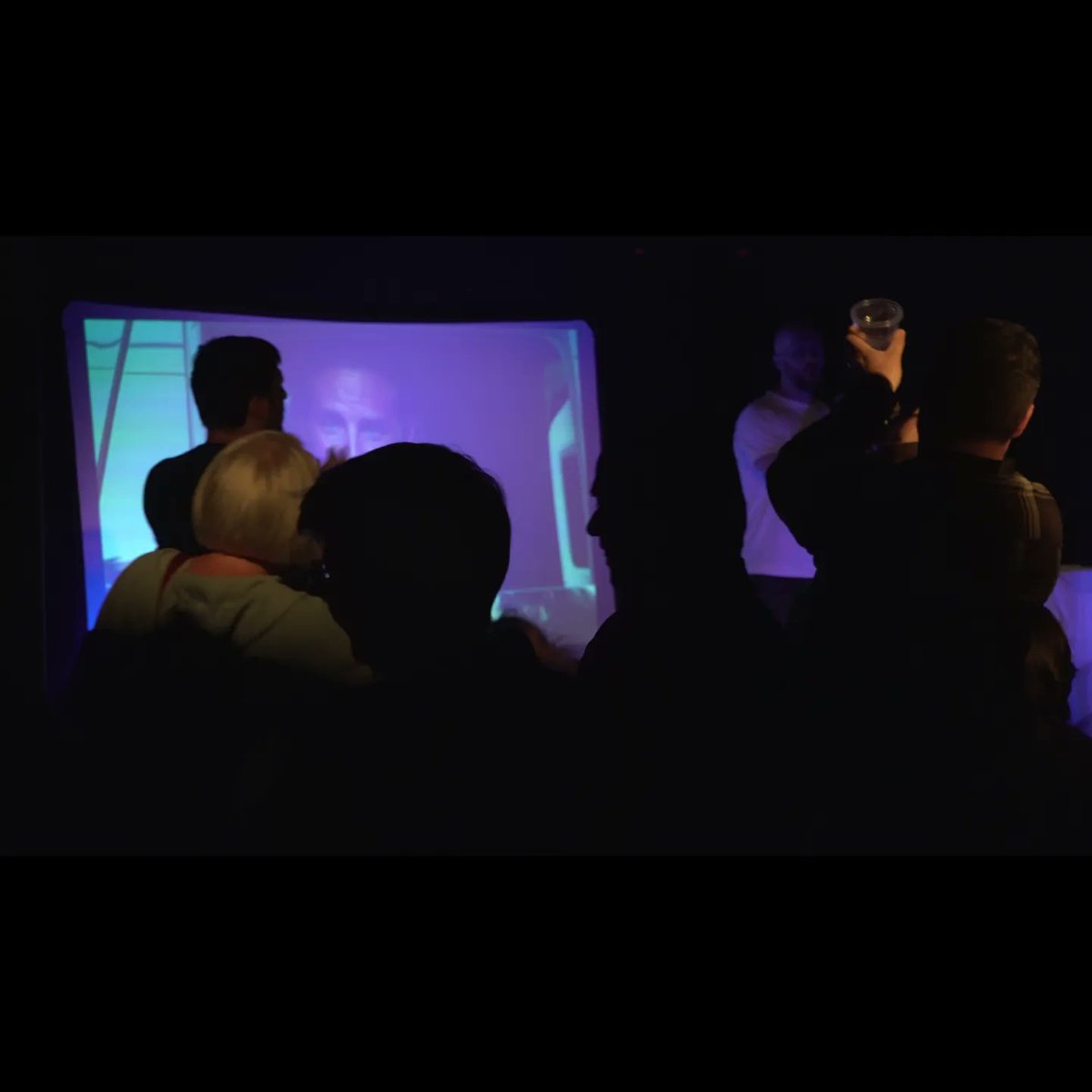 GreeneScreen's tweet image. The fire alarm went off with around 10 minutes to go in my show. So my incredible audience and I finished the show outside.

Did I regret having a multimedia show? Not at all.

Did it feel cool to look like Krang from TMNT? Yes it did

12 shows remaining. Ticket link in bio