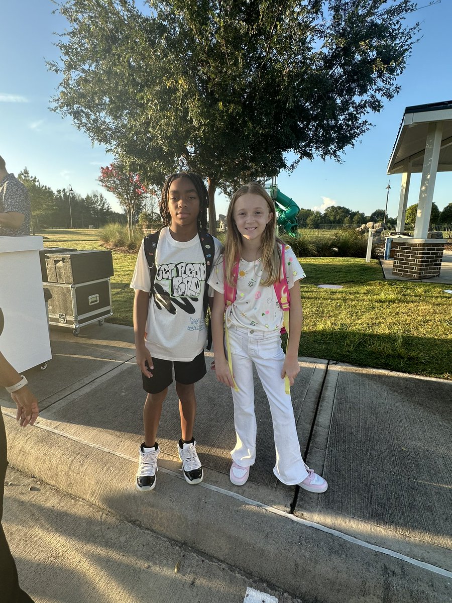 yarrowsledge's tweet photo. Let go Bengals @BryantElem @katyisd #KatyISDFirstday https://t.co/MFeizU6gOK