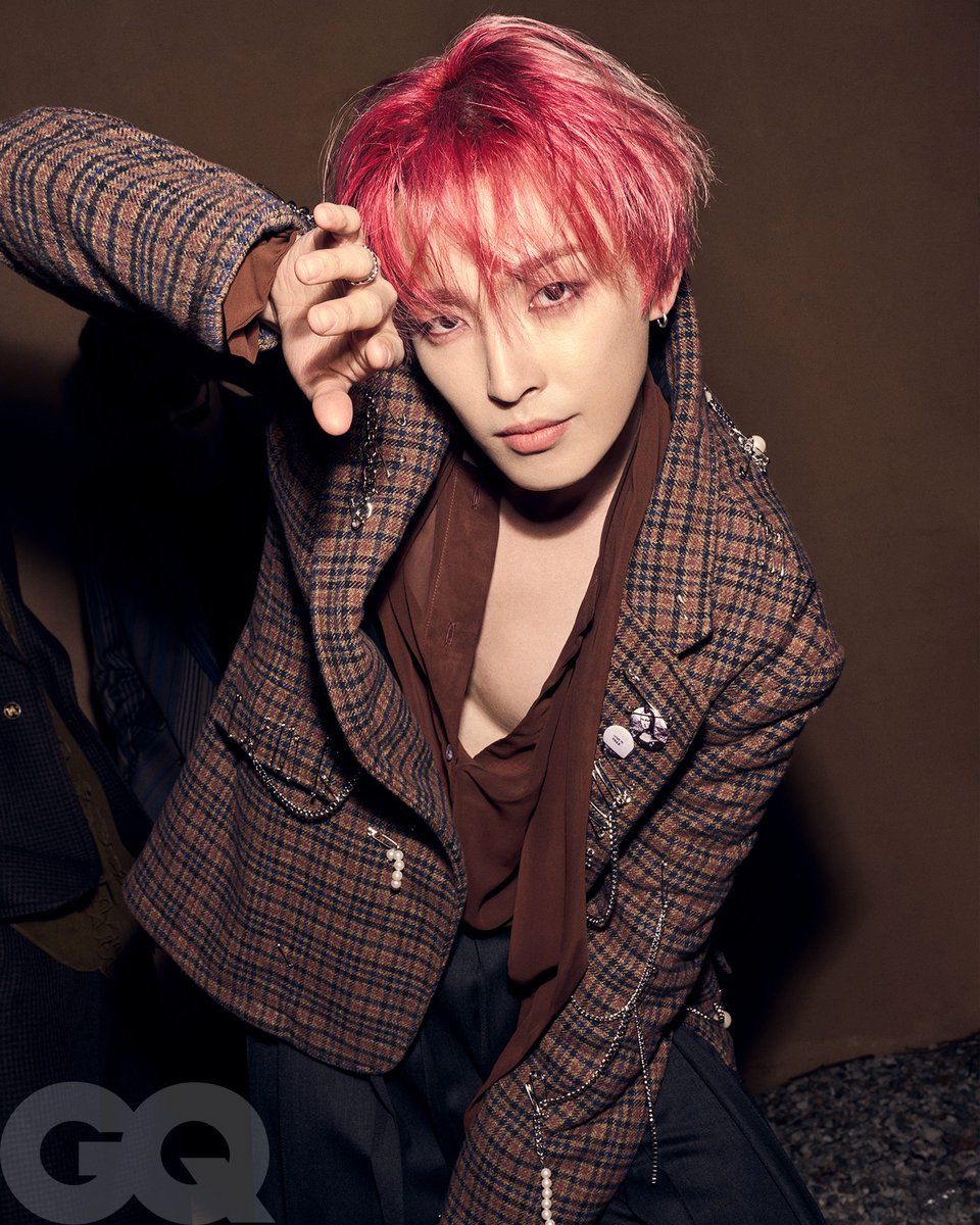 GQMagazine's tweet image. How does @ATEEZofficial stand out? Hongjoong says the group does things differently:

“I’ve seen a few comments about our performances or our music, that they’re too noisy or loud. Yes, our music tends to be on the more powerful side, but that is a unique strength.”