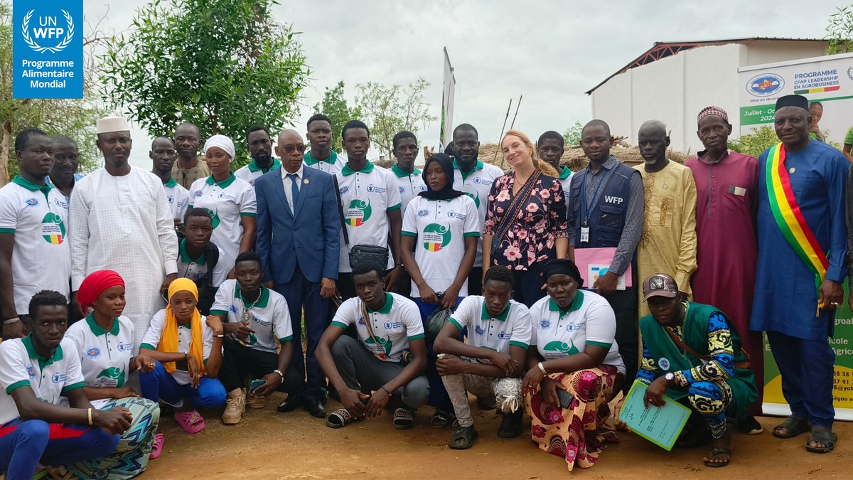 WFP_Mali's tweet photo. #Mali🇲🇱 Nouveau partenariat stratégique entre @WFP_Mali& #CFAP* pour former et accompagner 6️⃣0️⃣ jeunes de #Kayes, #Ségou & #Mopti.
✨Cette initiative vise à doter 20 jeunes par région de compétences & matériels pour se lancer dans l’#agrobusiness et soutenir leur autonomisation. https://t.co/B6Unn1jmjG