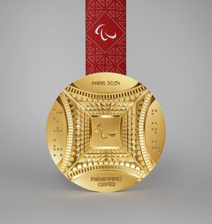 vaidesmaiar's tweet photo. A surra de beleza que a medalha paraolímpica deu na medalha olímpica https://t.co/nffb9Kmrjr