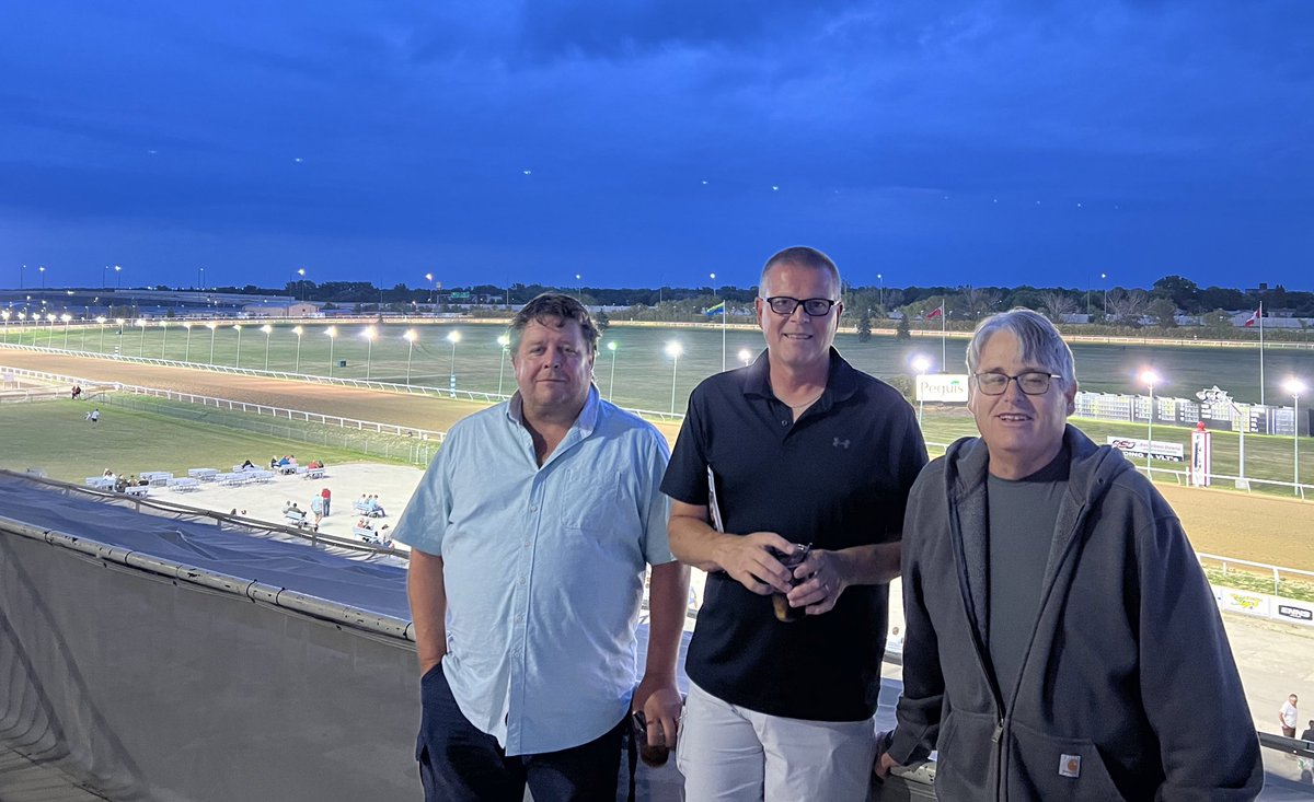 😎 Staff Night Out 🏇

Some of the team was at the <a href="/AssiniboiaDowns/">Assiniboia Downs</a> for a night of live racing and entertainment last night!

#StaffParty | #TravelByBus | #bdnmb