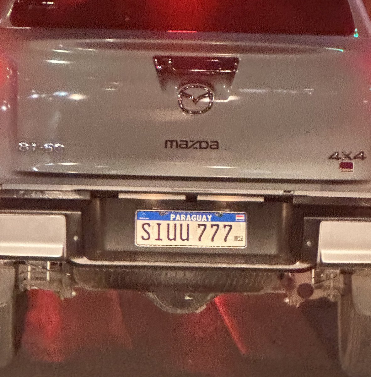 CR7Brasil's tweet photo. a placa do carro do cara mano pqp https://t.co/pF3KypaPKi