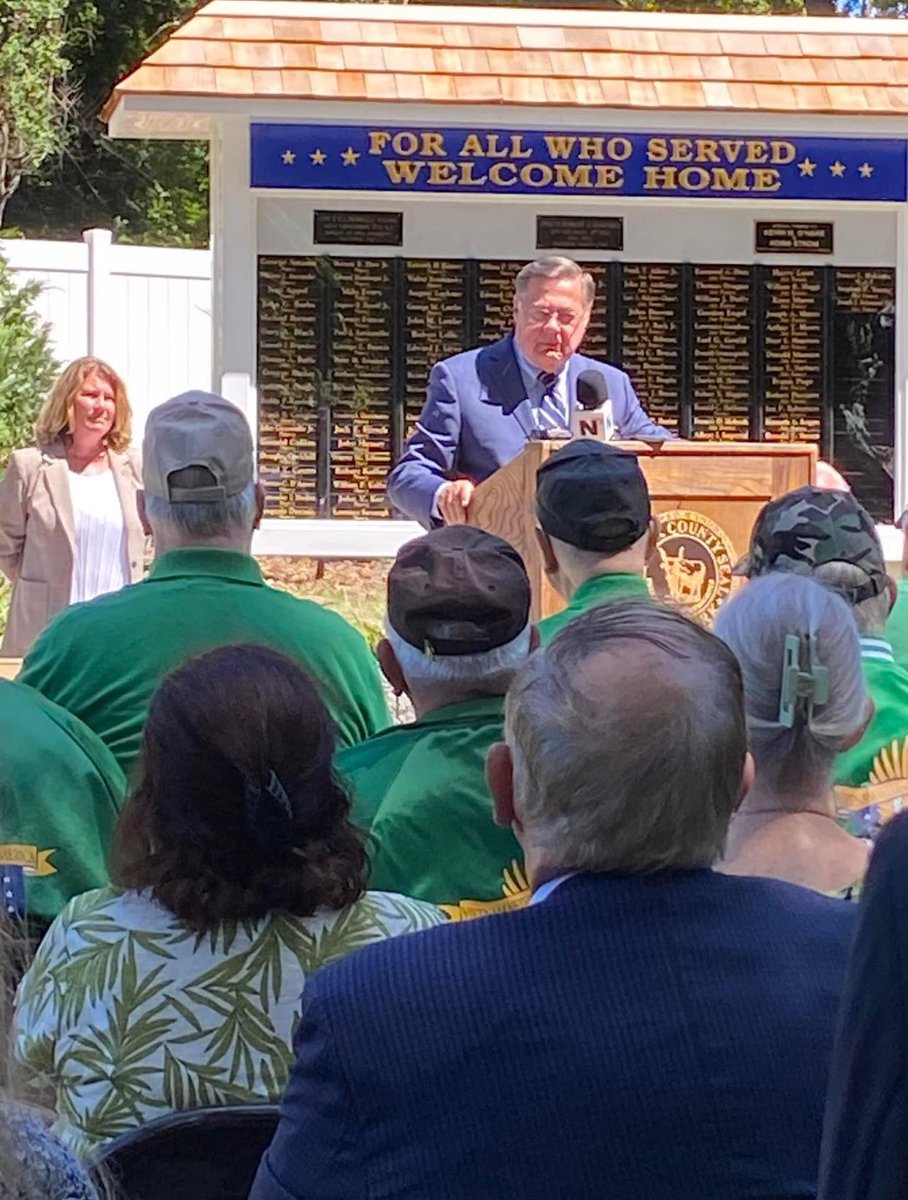 Flood4Assembly's tweet photo. Paying tribute to our brave heroes at the Hauppauge Honor Roll Memorial, recognizing the valor and dedication of those who served during the Vietnam War.

#HonoringOurHeroes #VietnamWarVeterans https://t.co/prRlPnEQyk