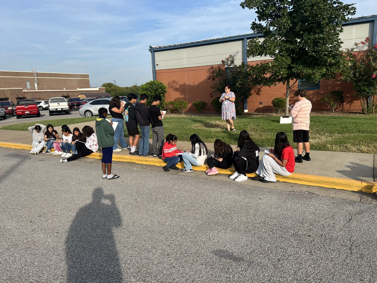 CoachTimmer's tweet photo. Mrs. McMillen teaching students outside in the nice weather about the scientific method and how to make observations!  Go DRAGONS! https://t.co/yojGS5aAlc