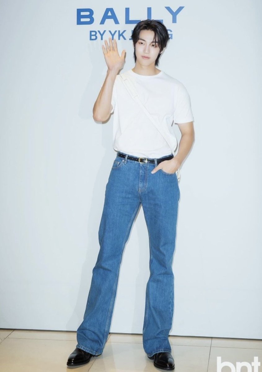 dolgolaeui's tweet photo. Lee Seung Hyub #leeseunghyub #seunghyub #이승협 #shootingstars #mustyougo #nflying #lovelyrunner #bigpicturehouse #bestchickendrama Please also follow Seung Hyub’s official Instagram account - sssn9_zzzn9 https://t.co/aFAYaSxcLo