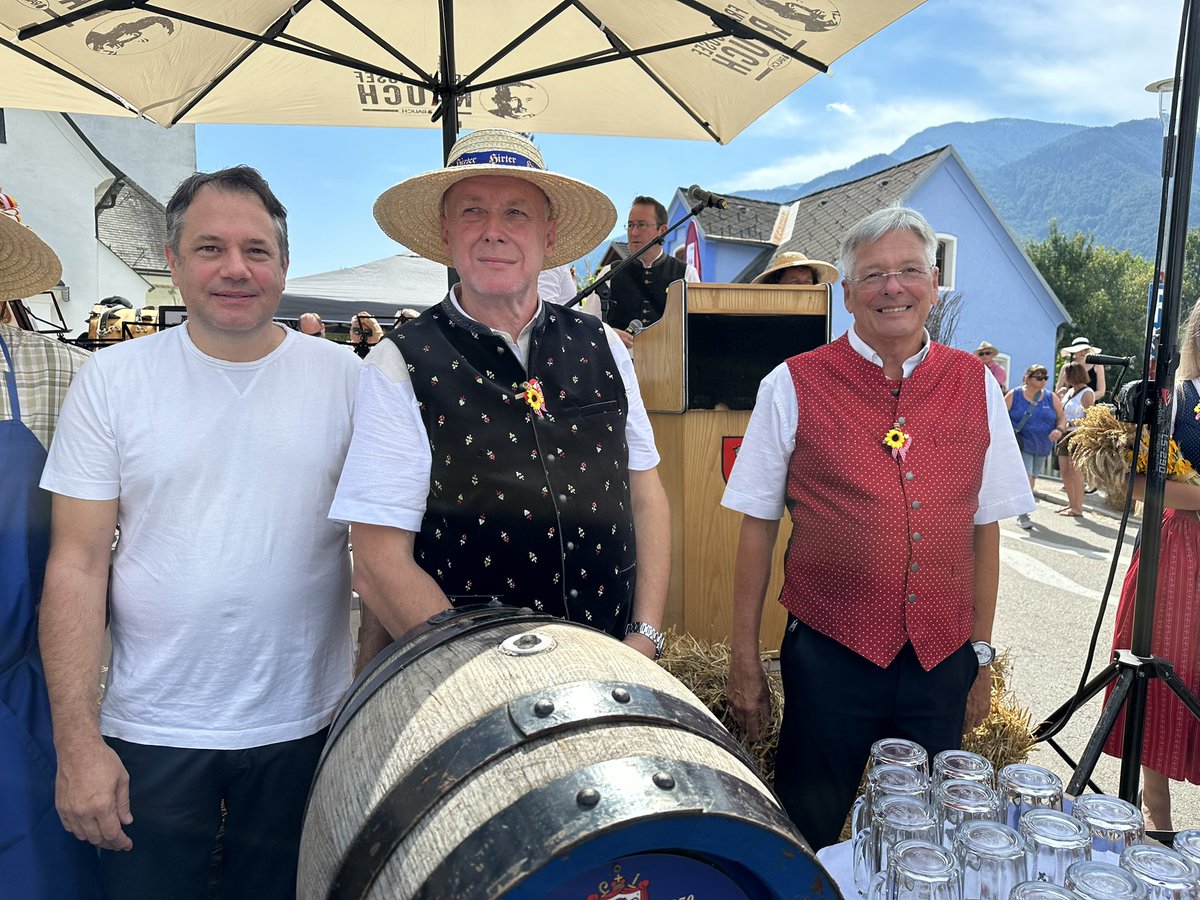 SmrtnikVladimir's tweet photo. Danes na prazniku #farant v Globasnici. Velik dan ฤezmejnega povezovanja.
Obiskal nas je tudi minister za Slovence po svetu, Matej Arฤon! https://t.co/VvkhUo5gYg