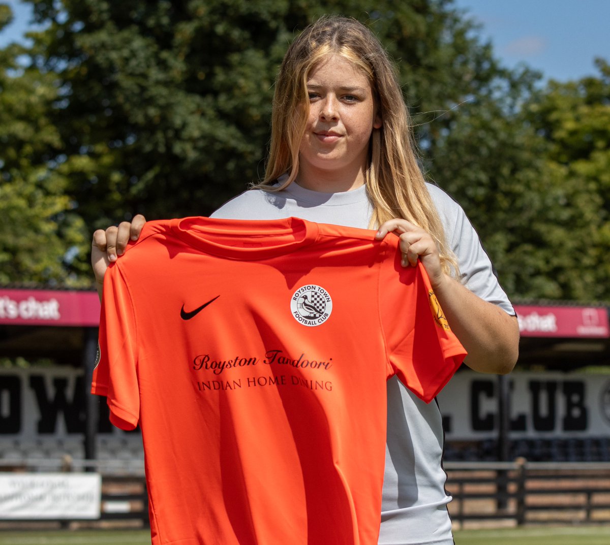 RoystonTownWFC's tweet image. ✍️Tilly Want Signs for the Crows✍️

We are very happy to announce goalkeeper Tilly who joined the club after having a successful trial period in preseason; she joined us from MK Dons; in that time she was part of the team that won the county cup 🖤🤍

#COYC #Crows