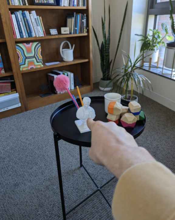 One of my fav recent projects is "What is Where", out in Open Mind (w/ <a href="/talboger/">tal boger</a>)

doi.org/10.1162/opmi_a…

to get a quick sense, pick an object &amp; suppose a friend asked ‘where is [Object]?’  

it seems obvious: ‘over there’.   

But where do you actually point? 

Give it a try!