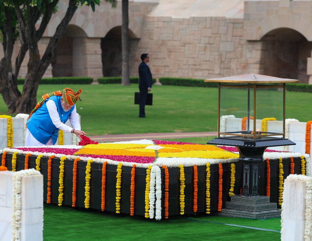 Narendra Modi tweet media