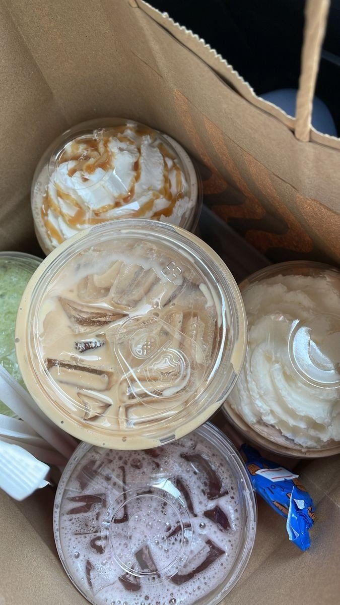 "Ini saya bantu naikan semangat kalian dengan kopi, semangat ya... " ucap Celine sembari berjalan membagikan minuman kepada seluruh murid-muridnya. 

"Pocha (@pochaxcel ) silahkan... " sang puan mempersilahkan asistennya untuk memimpin kuis malam ini.