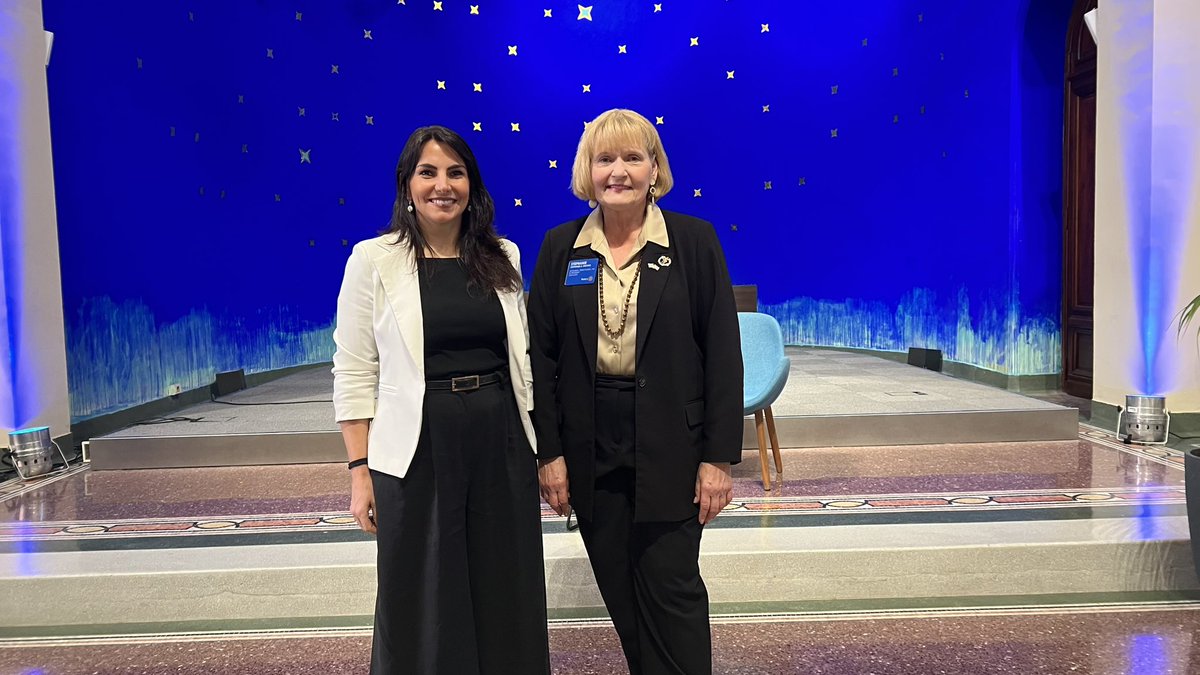 empresasucu's tweet photo. 📌Hoy, junto a @Alumni_UCU, recibimos a Stephanie Urchick, presidenta de Rotary Internacional. La conversación sobre el liderazgo en un mundo de incertidumbre fue facilitada por nuestra decana @ichaquiriand. 
Además celebramos 🎉 los 25 años de la carrera de Contador Público. https://t.co/v133dLxQzR
