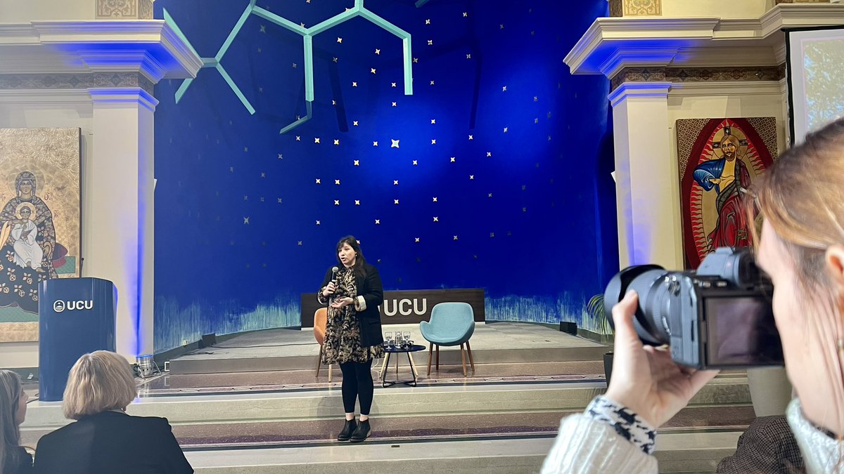 empresasucu's tweet photo. 📌Hoy, junto a @Alumni_UCU, recibimos a Stephanie Urchick, presidenta de Rotary Internacional. La conversación sobre el liderazgo en un mundo de incertidumbre fue facilitada por nuestra decana @ichaquiriand. 
Además celebramos 🎉 los 25 años de la carrera de Contador Público. https://t.co/v133dLxQzR