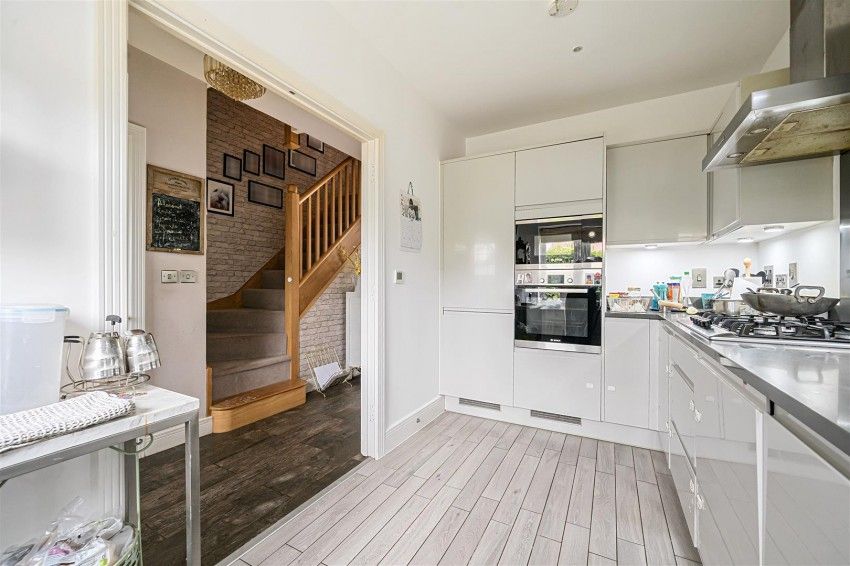 Nicholas Est Agents tweet media