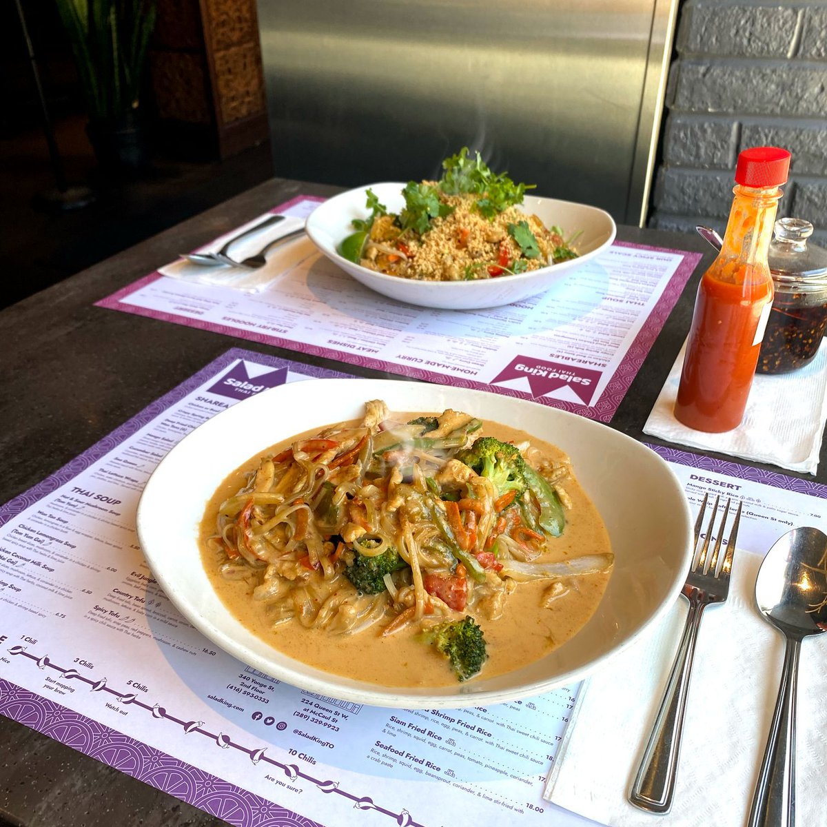 Who's your favourite person to go to Salad King with? 🧡 💛 Send them this post to let them know you need noodles NOW. 

#torontoeats #torontofoodies #backtoschool #torontolife