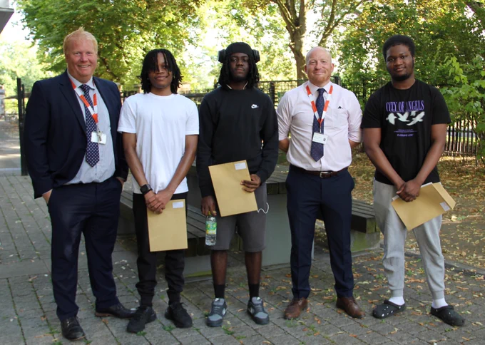 Mr Brett and Mr Ingham pictured with Robiq, Elijah and Markell - all  going to the University of Leicester after achieving their great  results. pic.twitter.com/RKP2QmrThZ Image