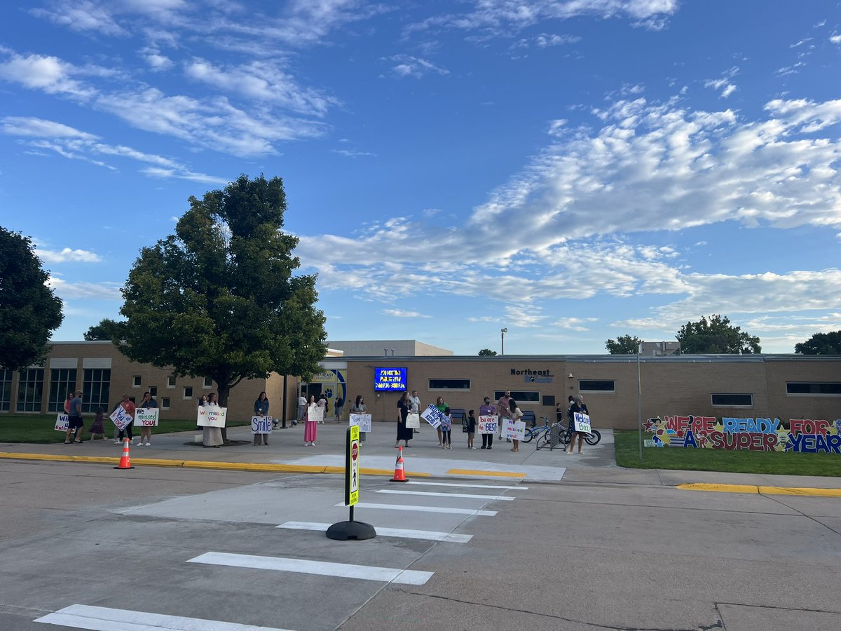MadisonLocal4's tweet image. Happy First Day of School to the Northeast Bobcats and the rest of Kearney Public Schools!! Have the best year!! 💙